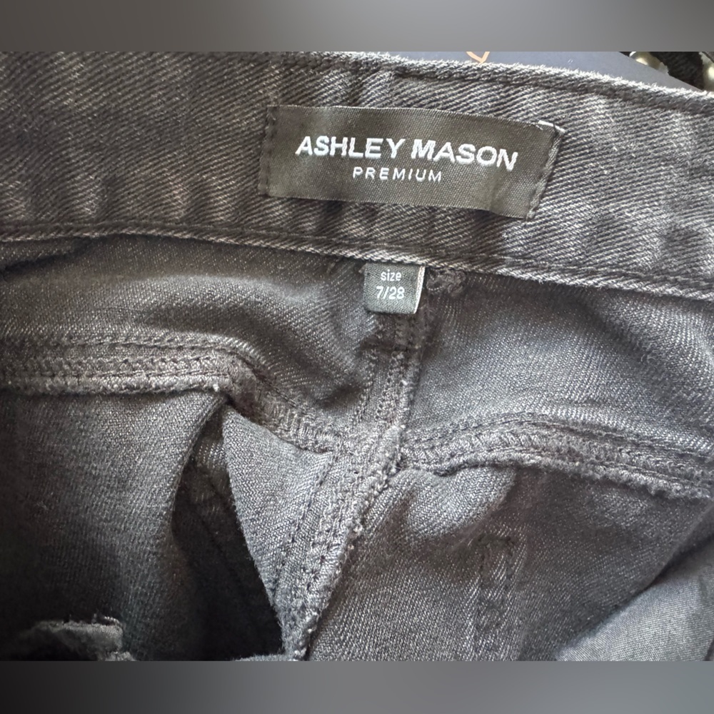 Women's High Rise Straight Embellished Black Jeans Size 7/28 NWT - Picture 10 of 10